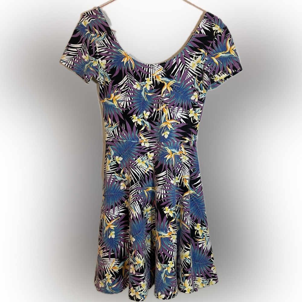 Forever 21 Fitted Flare Skater Tropical Floral Print Dress Small Cotton Women